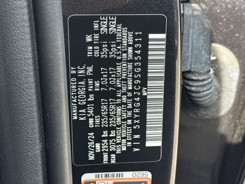 Certified 2025 Kia Sorento LX image 33