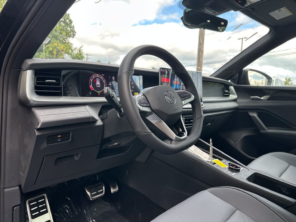 New 2026 Volkswagen Tiguan SE R-Line AWD/4WD image 11