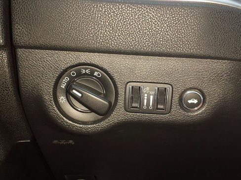 Used 2020 Dodge Charger SXT w/ Leather Interior Group RWD image 14