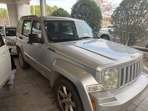 Used 2010 Jeep Liberty Sport w/ 18" Aluminum Wheel Group image 4