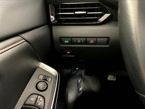 Used 2023 Nissan Sentra SR w/ SR Premium Package FWD image 15