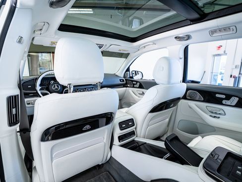 Used 2024 Mercedes-Benz Maybach GLS 600 4MATIC image 65