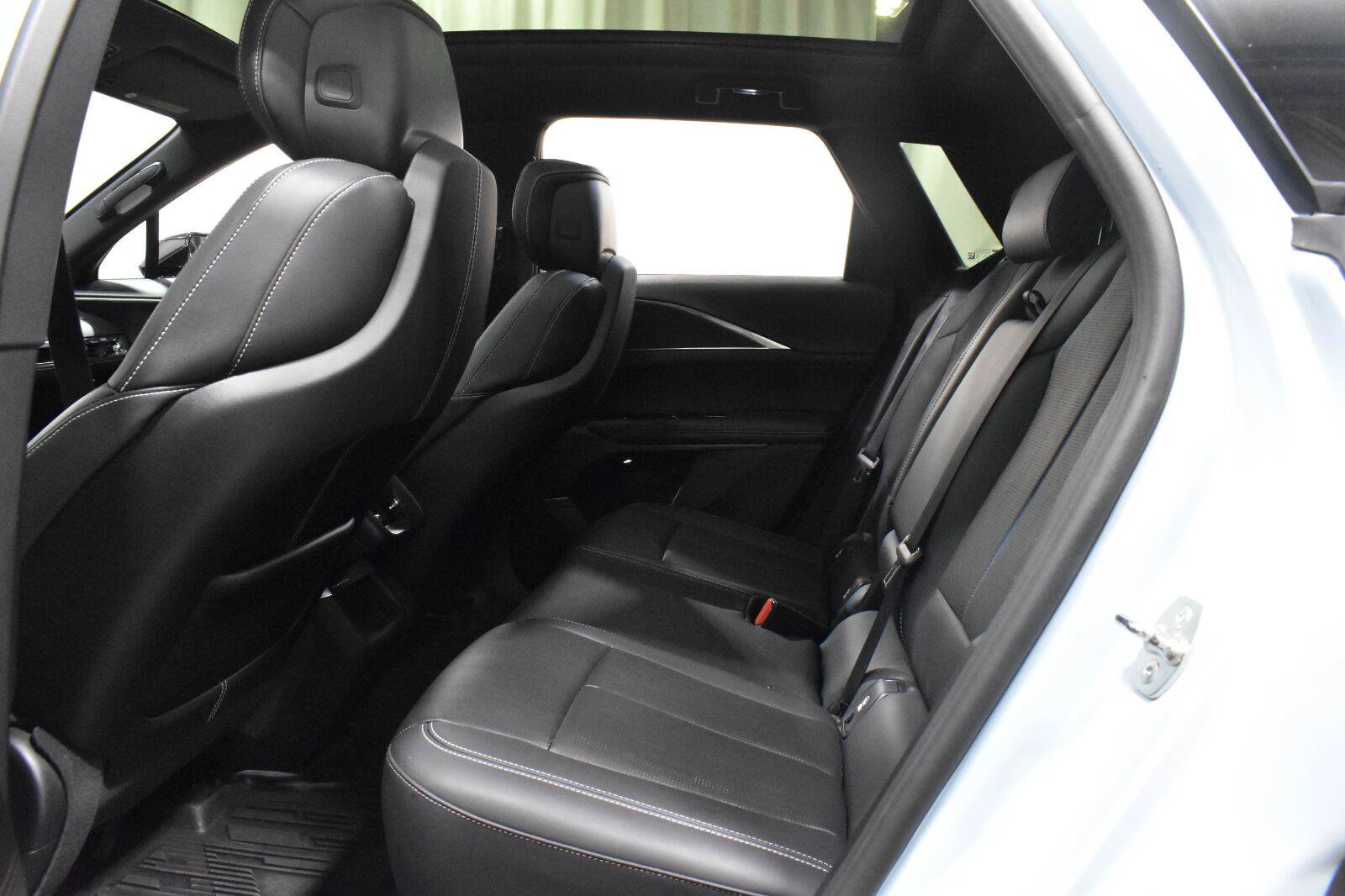 Certified 2024 Cadillac Lyriq Sport w/ LPO, Floor Liner Package AWD/4WD image 4