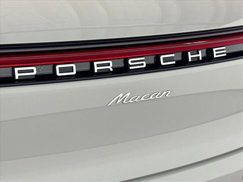 Used 2026 Porsche Macan AWD/4WD image 26