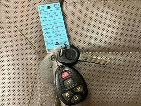 Used 2013 GMC Acadia Denali image 41