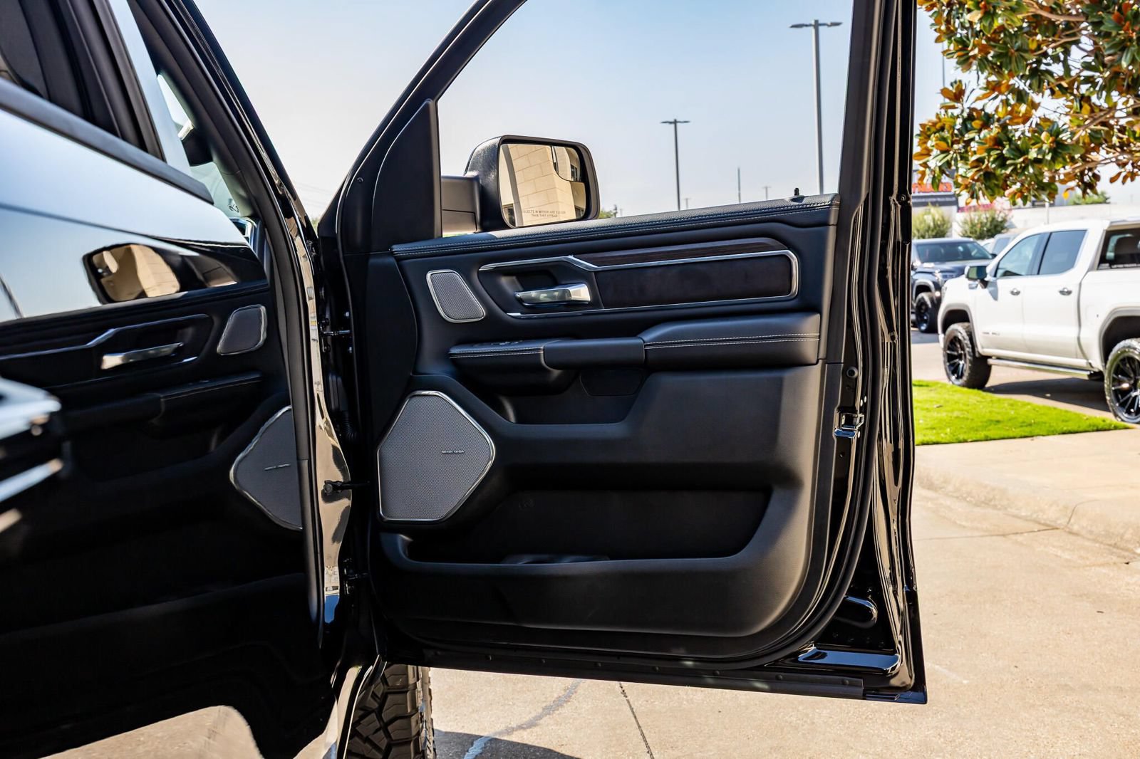 Used 2026 RAM 1500 Laramie AWD/4WD image 38