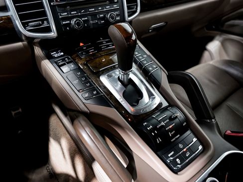 Used 2013 Porsche Cayenne Turbo AWD/4WD image 15