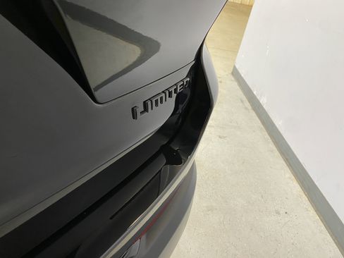 Used 2025 Jeep Grand Cherokee L Limited w/ Black Appearance Package image 19