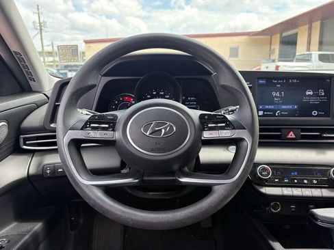 Used 2023 Hyundai Elantra SEL FWD image 18