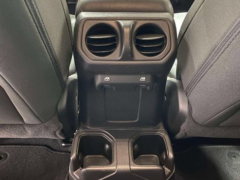 Used 2019 Jeep Wrangler Unlimited Sport S AWD/4WD image 14