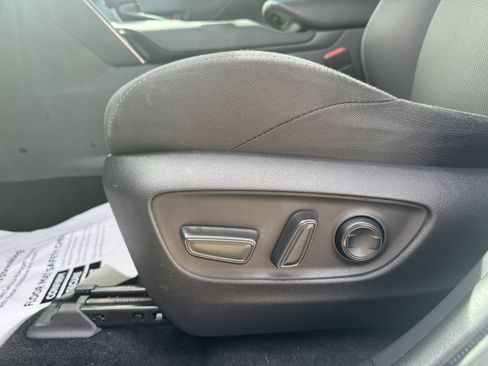 Used 2021 Toyota Venza LE image 11