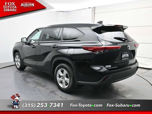 Used 2023 Toyota Highlander LE AWD/4WD image 14
