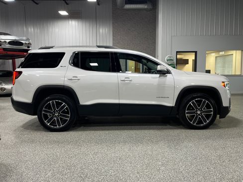 Certified 2023 GMC Acadia SLT w/ Technology Package image 4