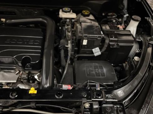 Used 2023 Chevrolet Equinox RS w/ LPO, Floor Liner Package FWD image 22