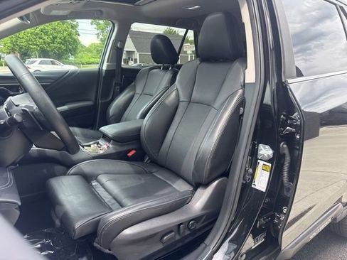 Used 2024 Subaru Outback Limited AWD/4WD image 10