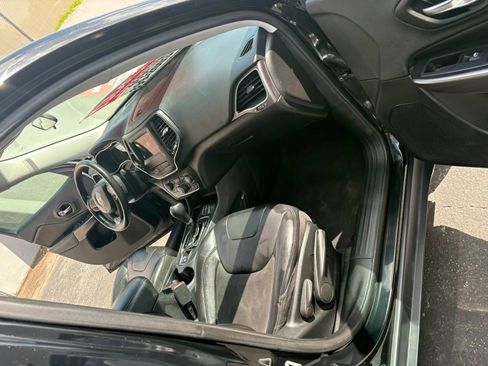 Used 2019 Jeep Cherokee Latitude Plus FWD image 10