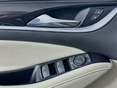 Used 2019 Buick Enclave Essence image 15