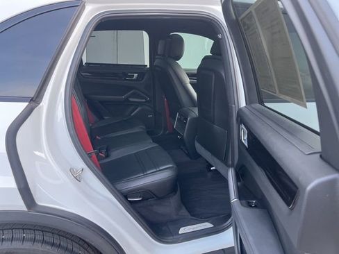 Used 2019 Porsche Cayenne image 34