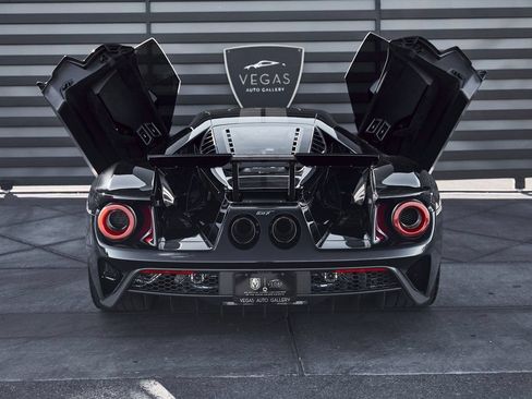 Used 2020 Ford GT Carbon Series RWD image 37