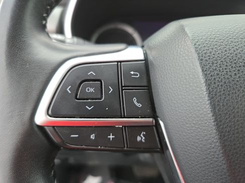 Used 2020 Toyota Highlander XLE AWD/4WD image 18