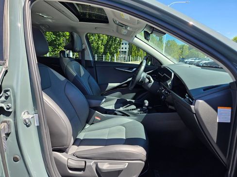 Used 2023 Kia Niro EX Touring FWD image 10