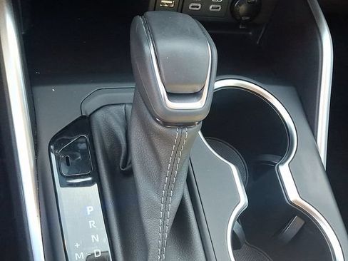 Used 2023 Toyota Highlander XLE AWD/4WD image 16
