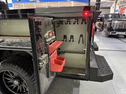 Used 2022 Chevrolet Silverado 2500 LT w/ Convenience Package image 9