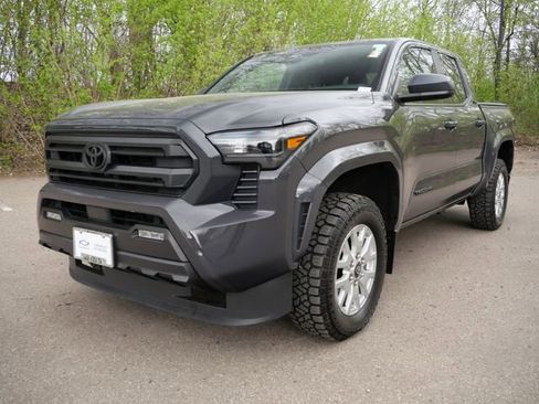 Used 2024 Toyota Tacoma SR5 AWD/4WD image 3