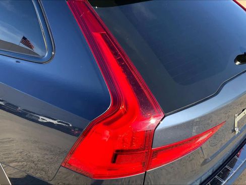 Used 2020 Volvo V90 T6 Cross Country image 26