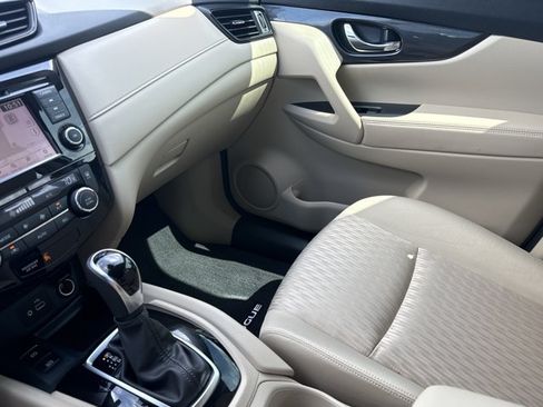 Certified 2020 Nissan Rogue SV w/ Premium Package FWD image 25