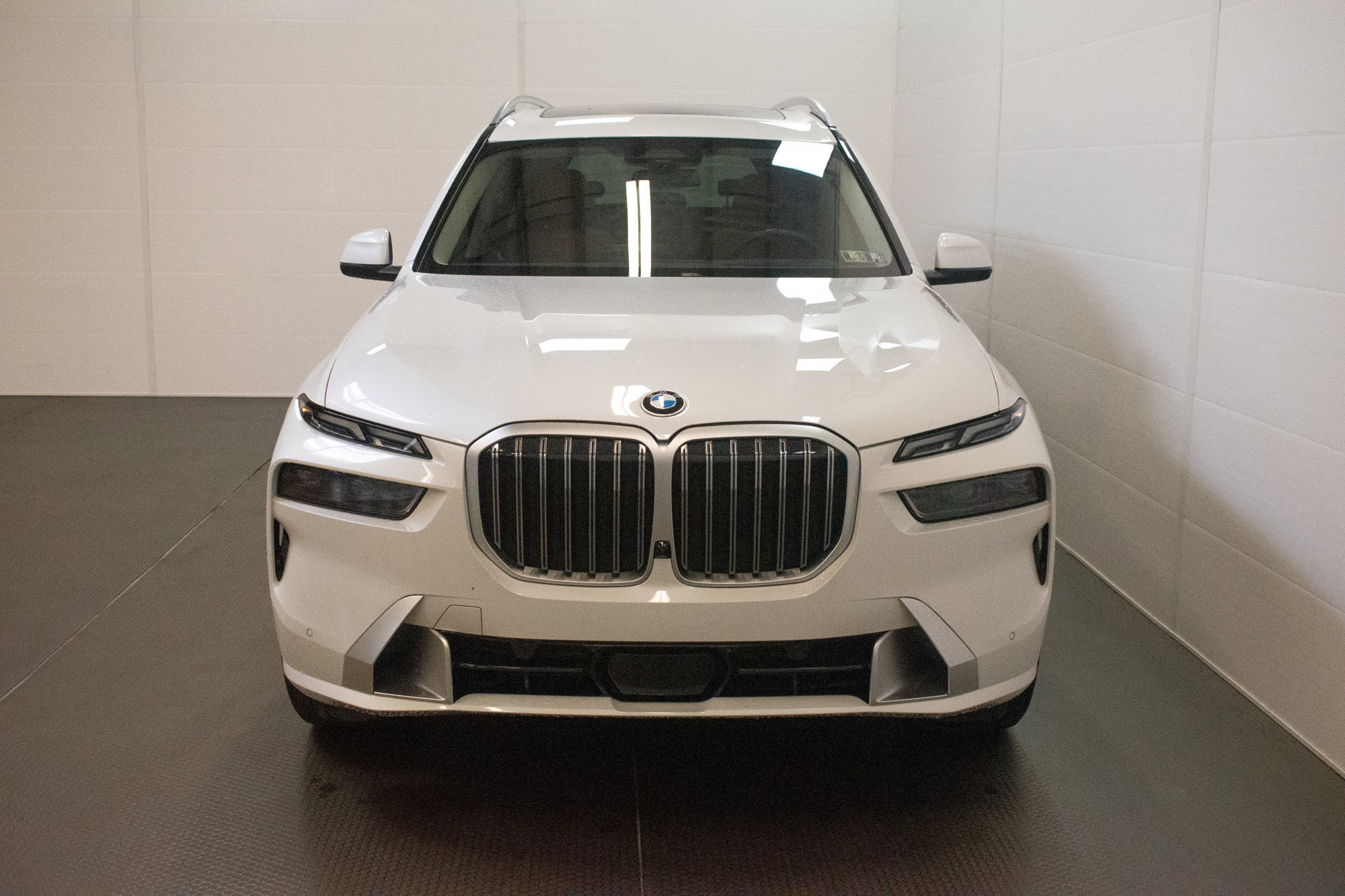 Used 2025 BMW X7 xDrive40i w/ Climate Comfort Package AWD/4WD image 2