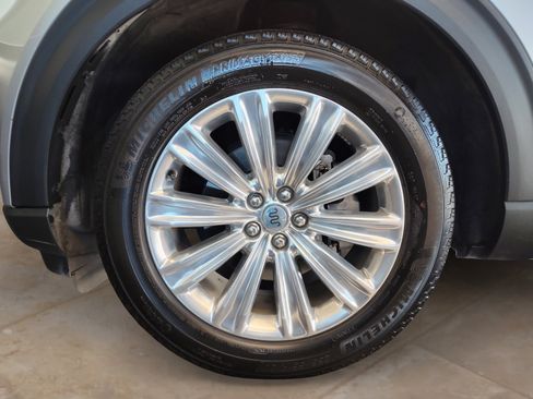 Used 2023 Ford Explorer King Ranch w/ Technology Package RWD image 32