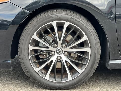 Used 2019 Toyota Camry SE FWD image 12