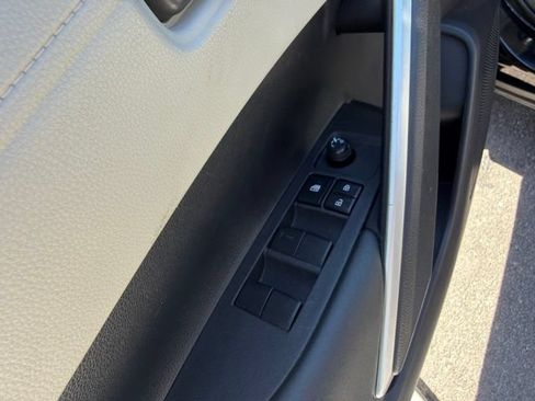 Used 2024 Toyota Corolla Cross L AWD/4WD image 18