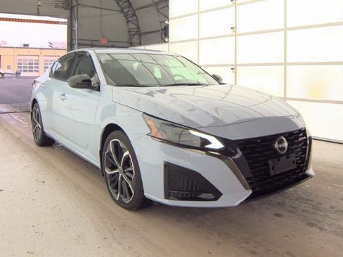 Used 2023 Nissan Altima 2.5 SR image 3