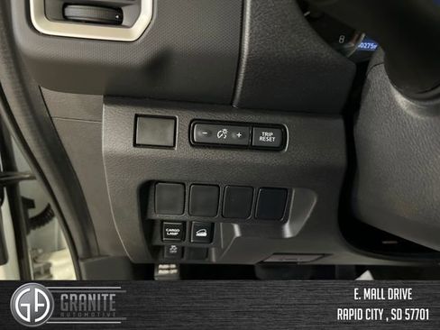 Used 2024 Nissan Frontier SV AWD/4WD image 32