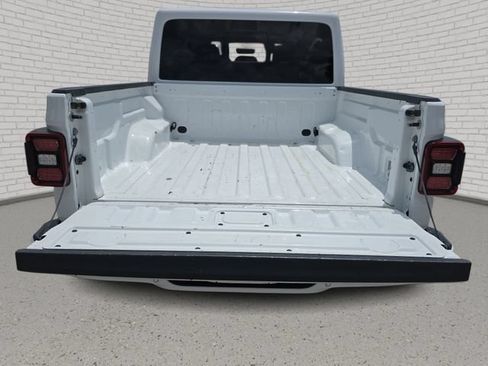 Used 2023 Jeep Gladiator Overland AWD/4WD image 12