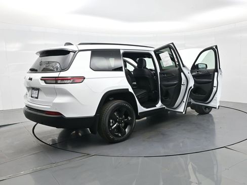 New 2025 Jeep Grand Cherokee L Altitude image 39