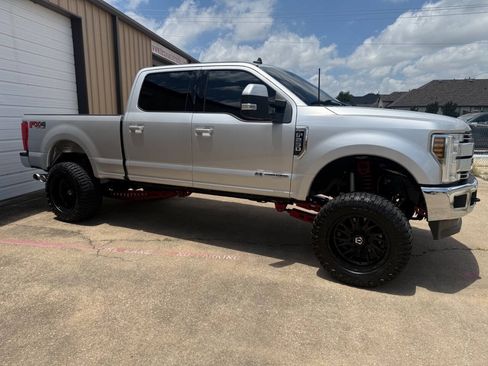 Used 2019 Ford F250 Lariat w/ Lariat Value Package AWD/4WD image 6