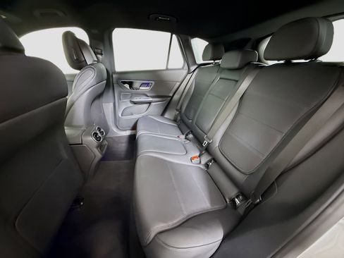 Used 2024 Mercedes-Benz GLC 300 image 23