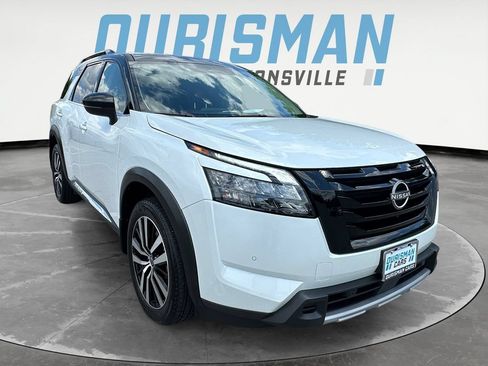 Used 2025 Nissan Pathfinder Platinum w/ Black Appearance Package AWD/4WD image 1