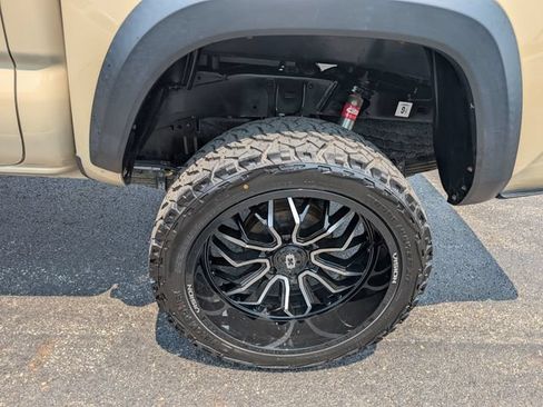 Used 2019 Toyota Tacoma TRD Off-Road AWD/4WD image 23