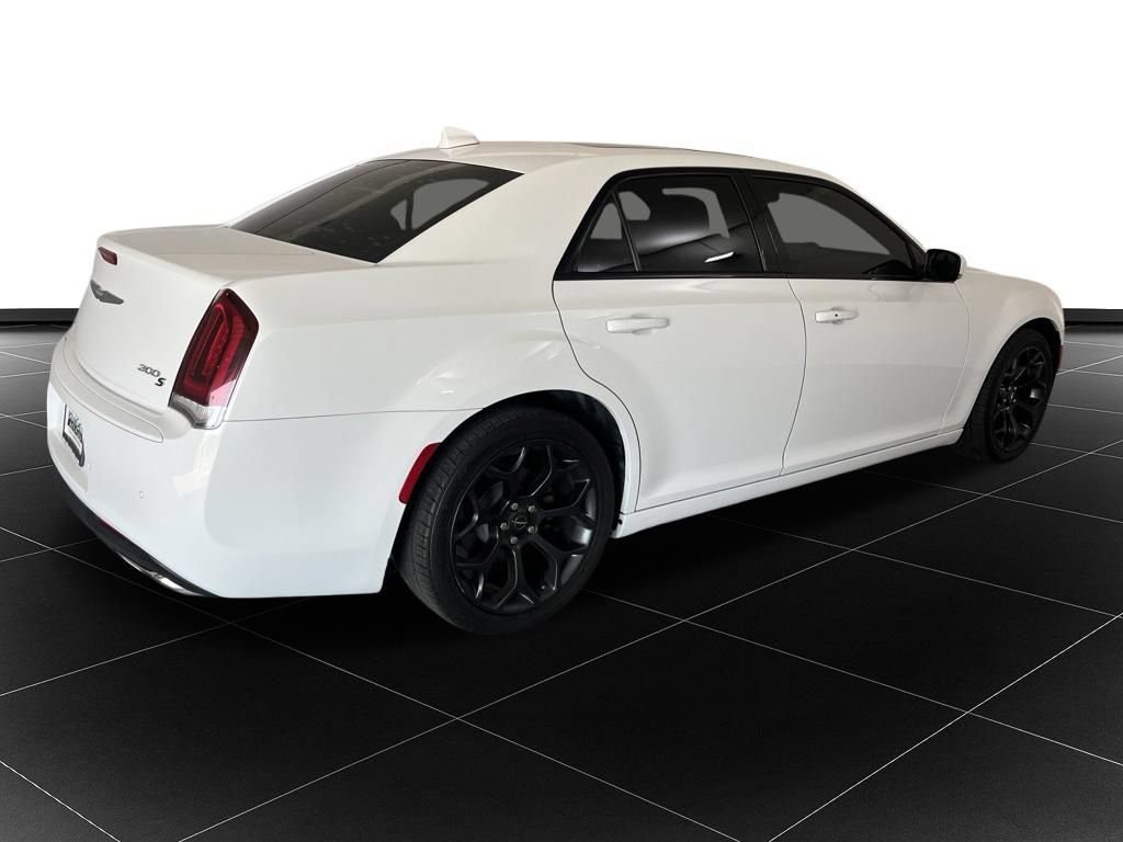 Used 2019 Chrysler 300 S w/ 300S Premium Group 2 RWD image 5
