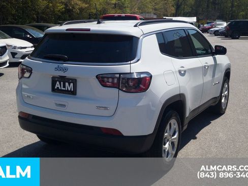 Used 2024 Jeep Compass Latitude AWD/4WD image 5