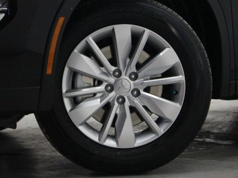 New 2026 Mitsubishi Outlander ES image 3