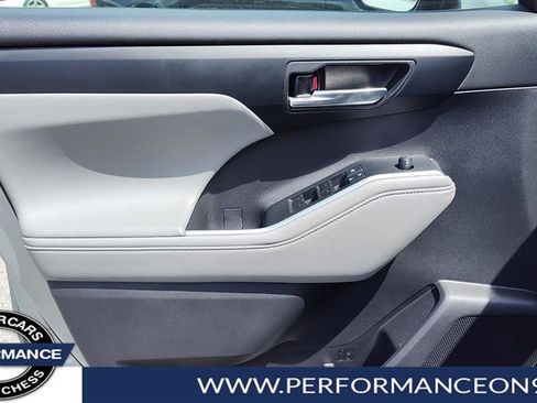 Used 2020 Toyota Highlander XLE image 6