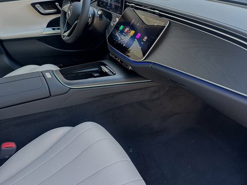 New 2025 Mercedes-Benz E 350 4MATIC Sedan image 18