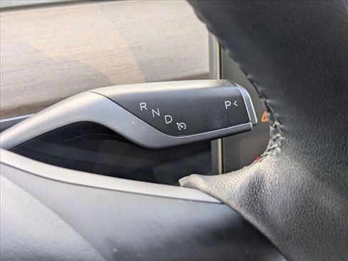 Used 2021 Tesla Model Y Long Range image 11