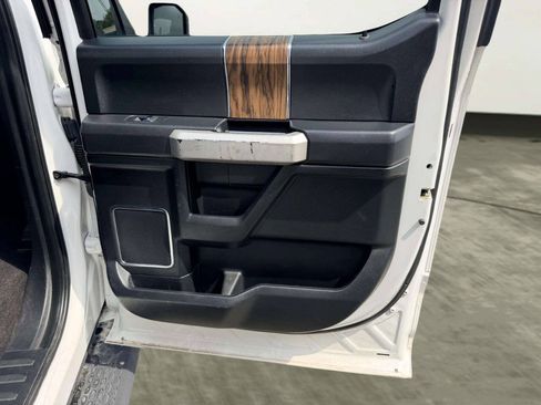 Used 2019 Ford F150 Lariat w/ Equipment Group 502A Luxury AWD/4WD image 25