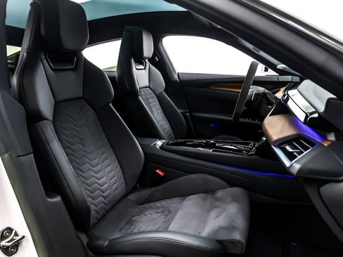 Used 2023 Audi e-tron GT Premium Plus image 8